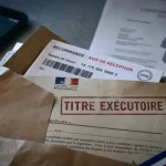 Harcèlement huissier et dette forclose : enveloppe, titre exécutoire, documents